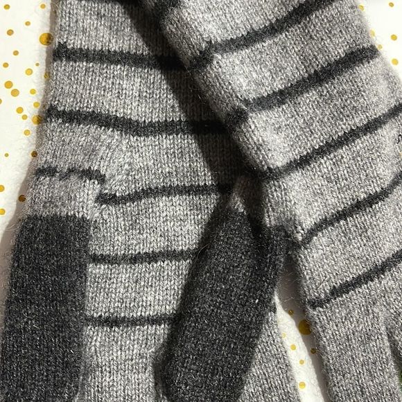 Qi Cashmere Tech Gloves Grey Combo NWT Retail $110 - Picture 4 of 4